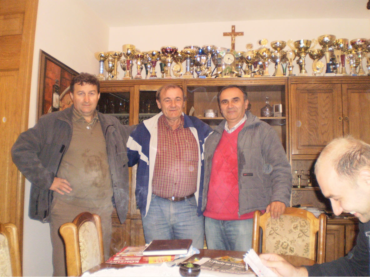 Golubovi od Lucica - Vinkovci,10-2010.g.,Fajdetic Z., Lucic S. i Blazevic M., kod legende hrvatskog listonosarstva sa Albert Vos golubovima.